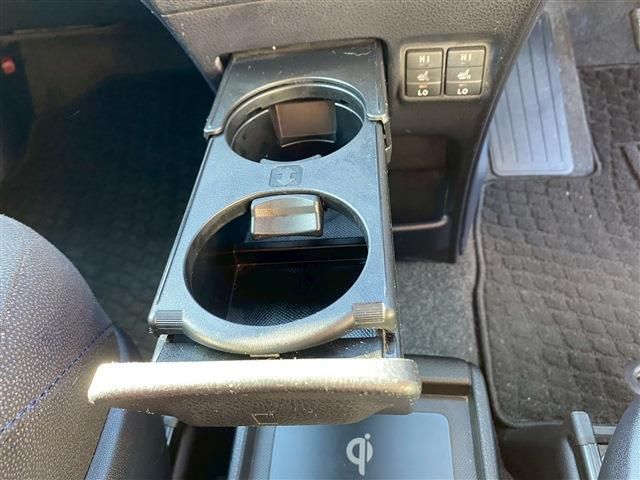 TOYOTA VOXY HYBRID 2014