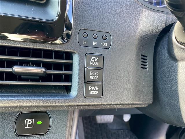 TOYOTA VOXY HYBRID 2014