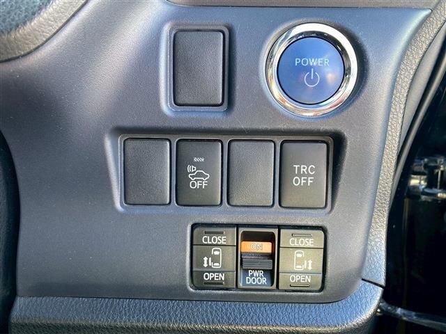 TOYOTA VOXY HYBRID 2014