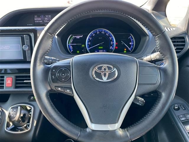 TOYOTA VOXY HYBRID 2014