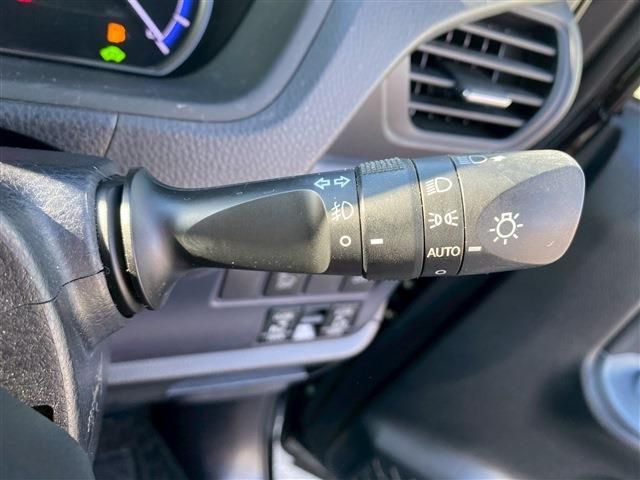 TOYOTA VOXY HYBRID 2014