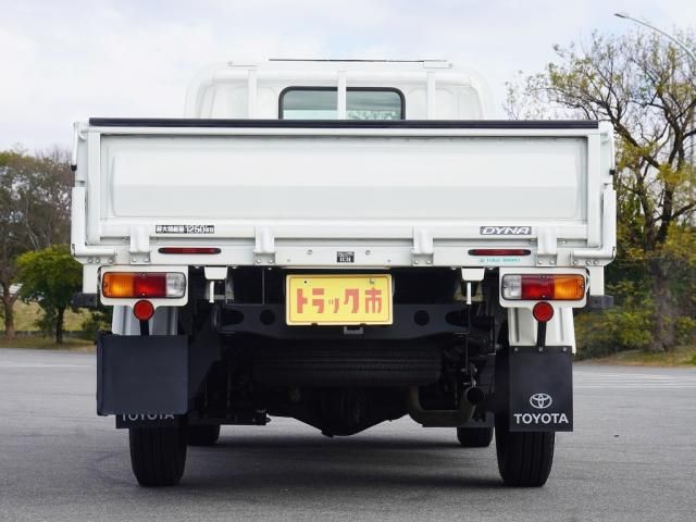 TOYOTA DYNA 2020
