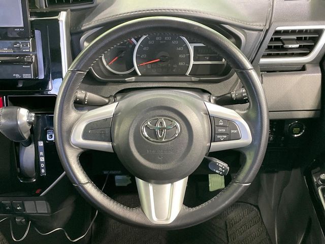 TOYOTA ROOMY 2016