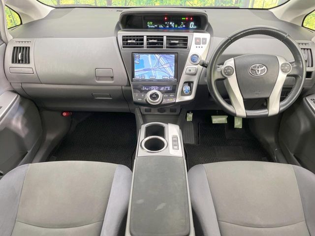 TOYOTA PRIUS Alpha 2013