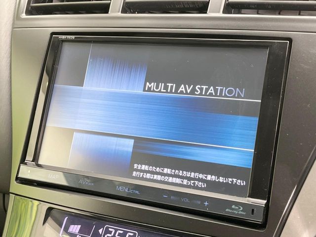 TOYOTA PRIUS Alpha 2013