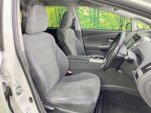 TOYOTA PRIUS Alpha 2013