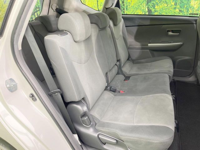 TOYOTA PRIUS Alpha 2013