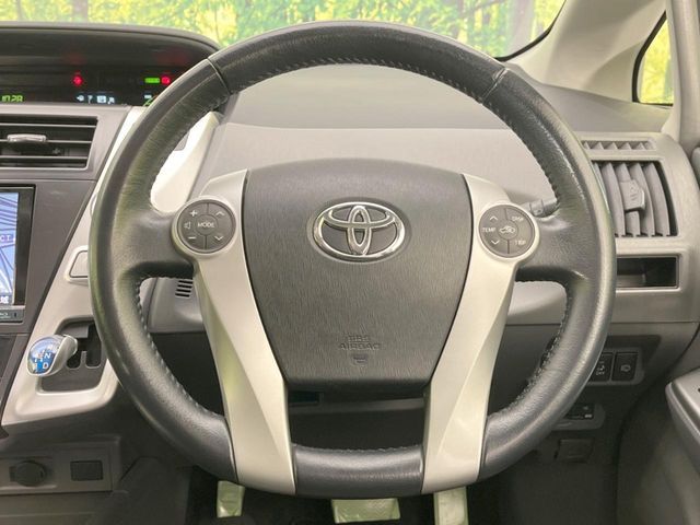 TOYOTA PRIUS Alpha 2013