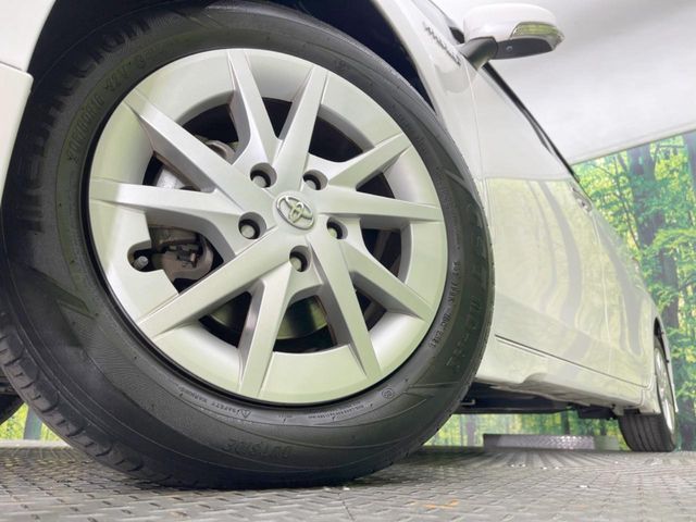 TOYOTA PRIUS Alpha 2013