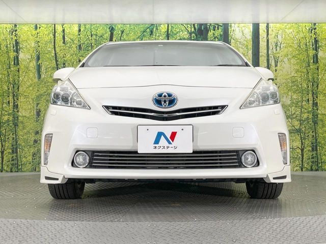 TOYOTA PRIUS Alpha 2013