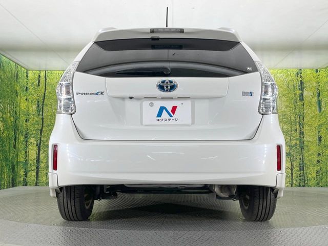 TOYOTA PRIUS Alpha 2013