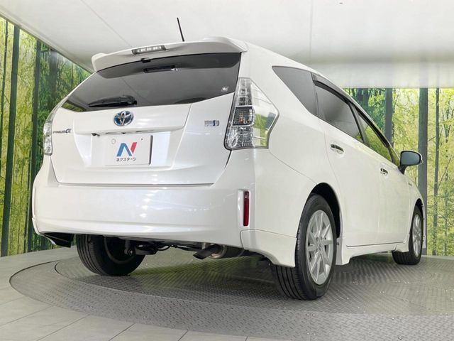 TOYOTA PRIUS Alpha 2013