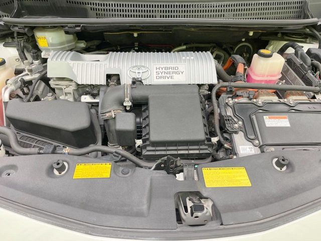 TOYOTA PRIUS Alpha 2013