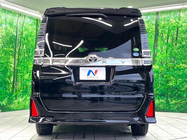 TOYOTA VOXY 2019