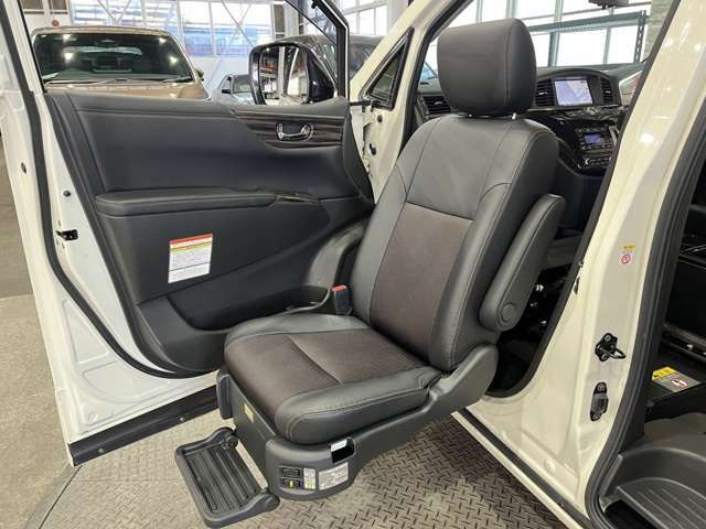 NISSAN ELGRAND  4WD 2014