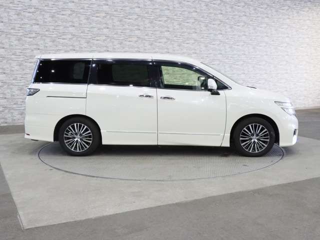 NISSAN ELGRAND  4WD 2014