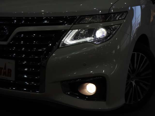 NISSAN ELGRAND  4WD 2014