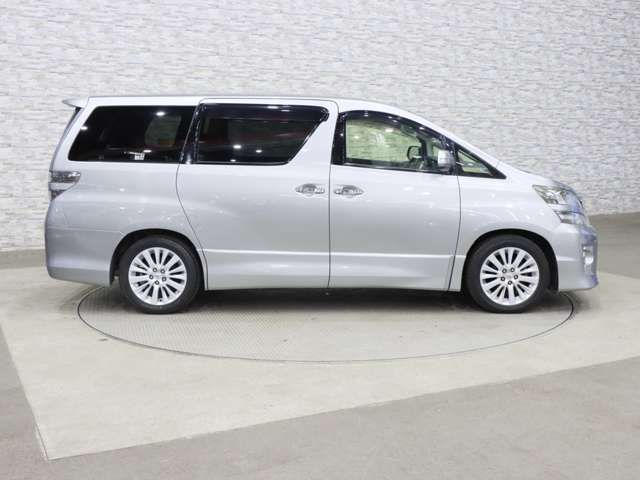 TOYOTA VELLFIRE 2013