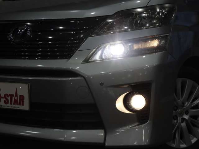 TOYOTA VELLFIRE 2013