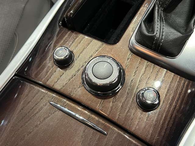 NISSAN FUGA HYBRID 2015