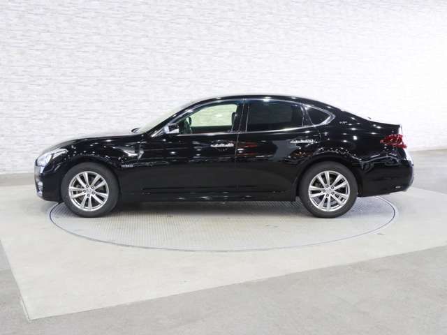 NISSAN FUGA HYBRID 2015