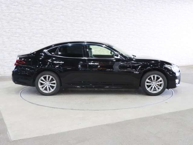 NISSAN FUGA HYBRID 2015