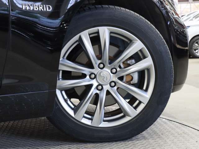 NISSAN FUGA HYBRID 2015