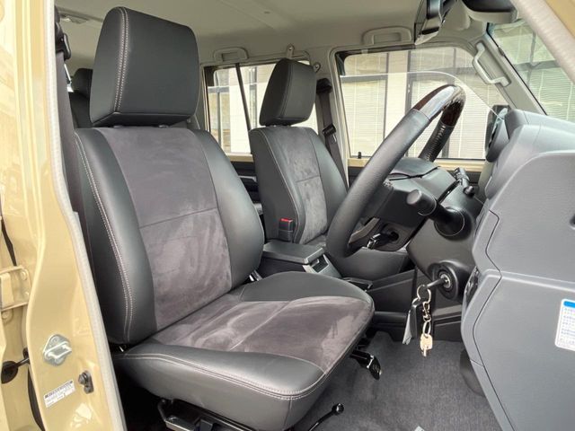 TOYOTA LANDCRUISER 70 2025