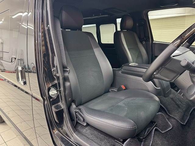 TOYOTA HIACE van 4WD 2023