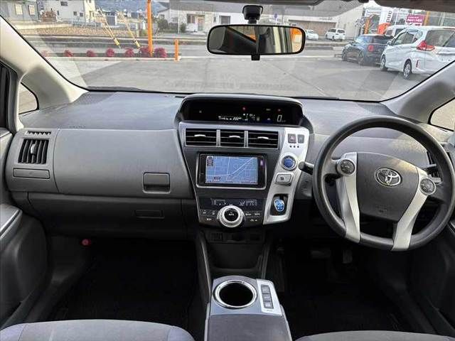 TOYOTA PRIUS Alpha 2013