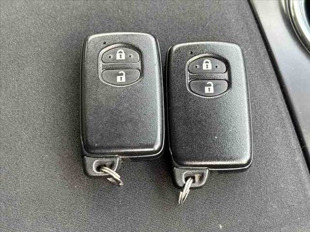 TOYOTA PRIUS Alpha 2013