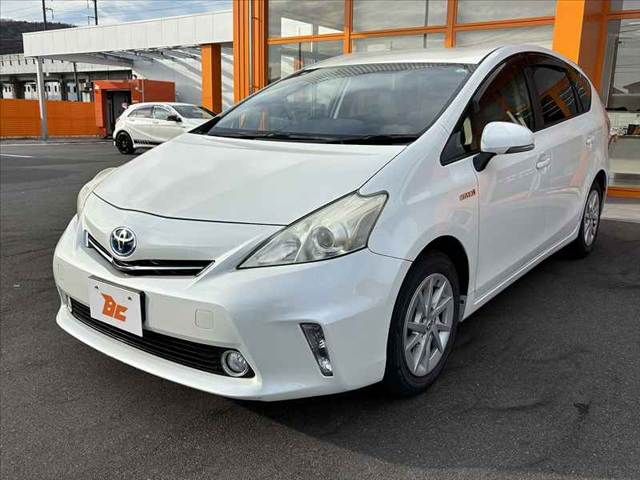 TOYOTA PRIUS Alpha 2013