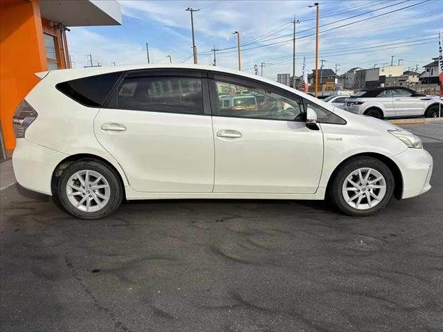 TOYOTA PRIUS Alpha 2013