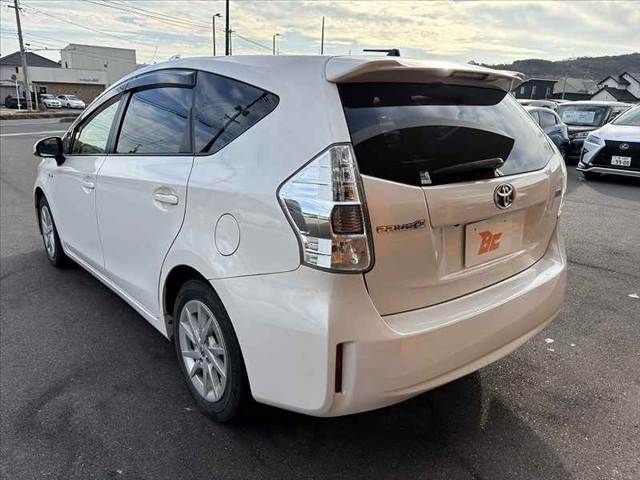 TOYOTA PRIUS Alpha 2013