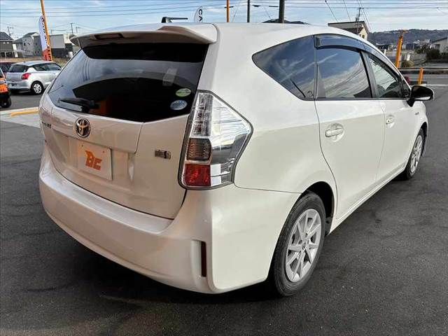 TOYOTA PRIUS Alpha 2013