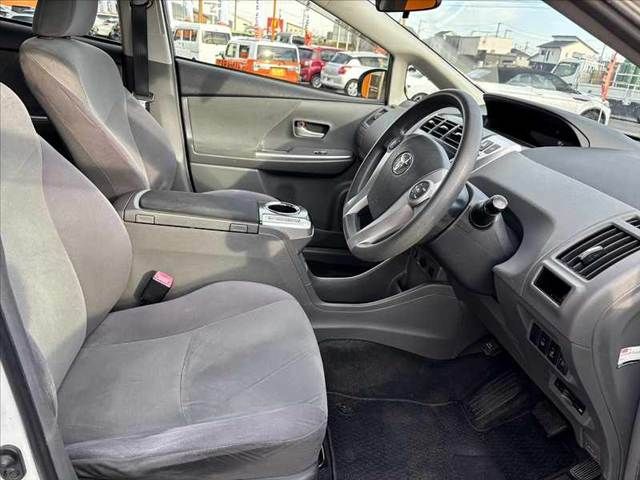 TOYOTA PRIUS Alpha 2013