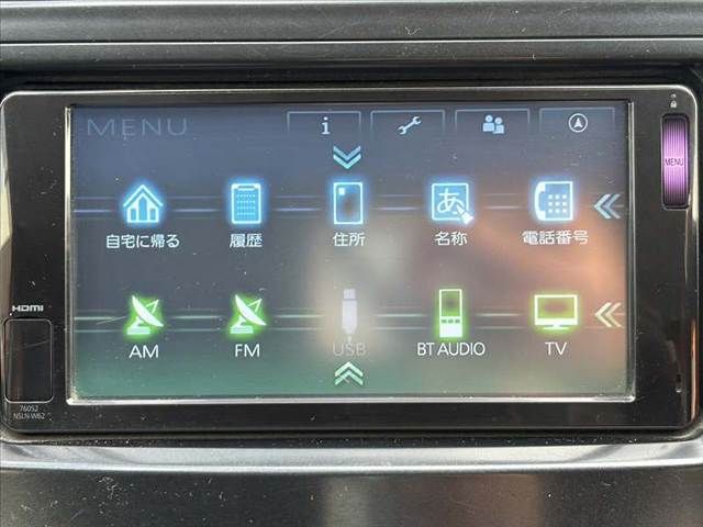 TOYOTA PRIUS Alpha 2013