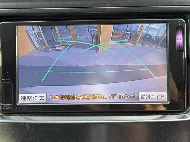 TOYOTA PRIUS Alpha 2013