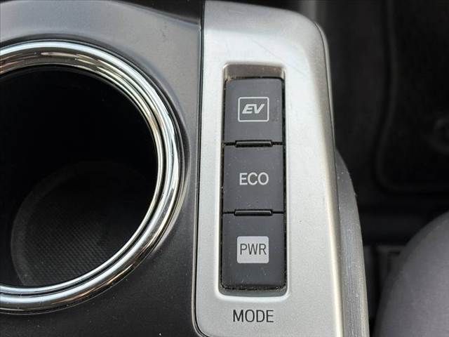 TOYOTA PRIUS Alpha 2013