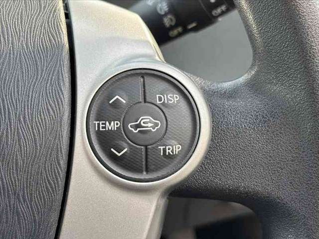 TOYOTA PRIUS Alpha 2013