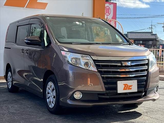 TOYOTA NOAH 2014