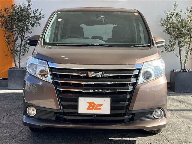 TOYOTA NOAH 2014