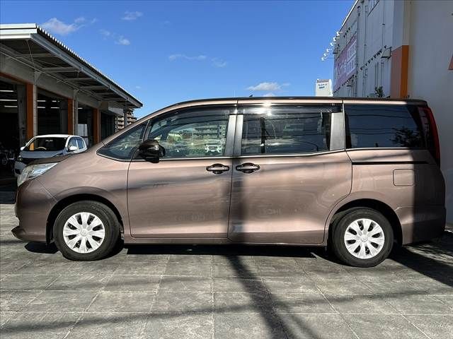 TOYOTA NOAH 2014
