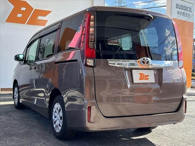 TOYOTA NOAH 2014