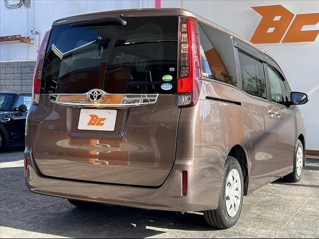 TOYOTA NOAH 2014