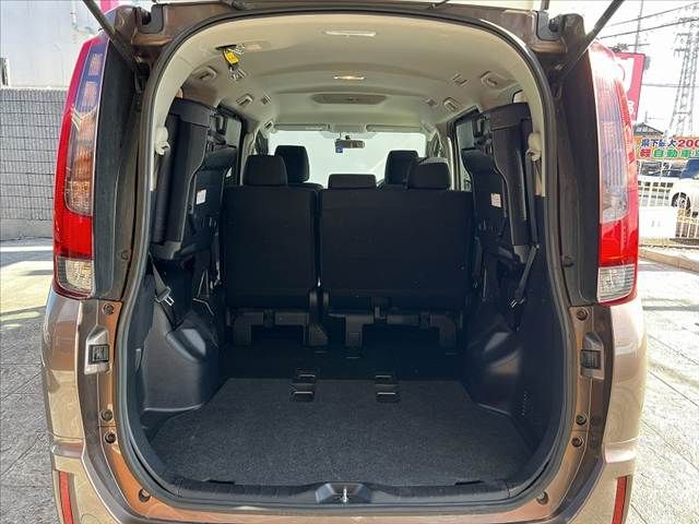 TOYOTA NOAH 2014