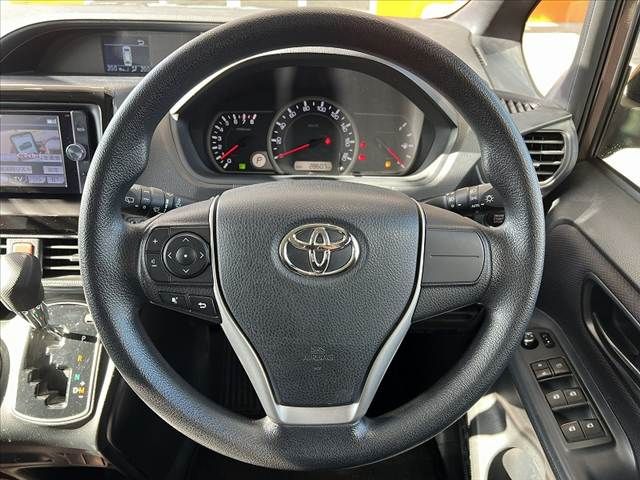TOYOTA NOAH 2014