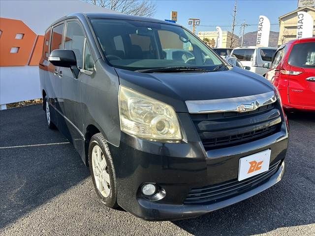 TOYOTA NOAH 2009