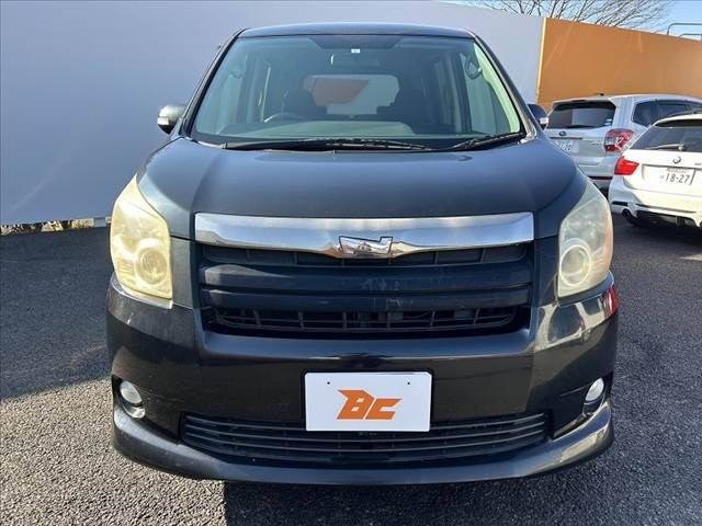 TOYOTA NOAH 2009