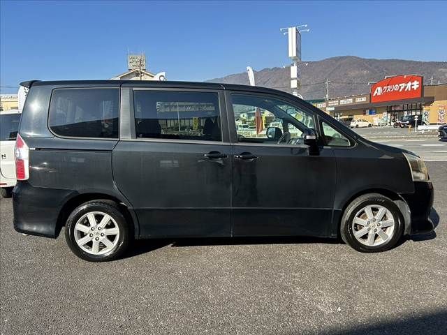 TOYOTA NOAH 2009